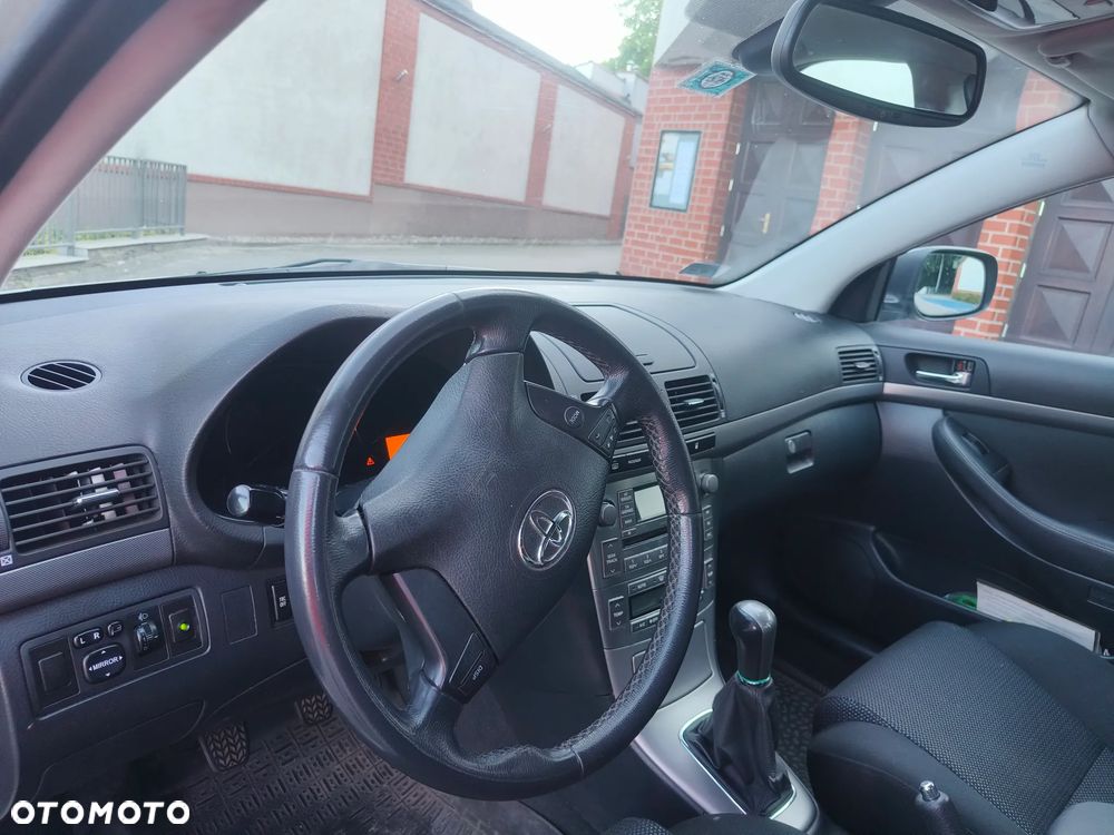 Toyota Avensis 1.8 VVT-i Luna - 16