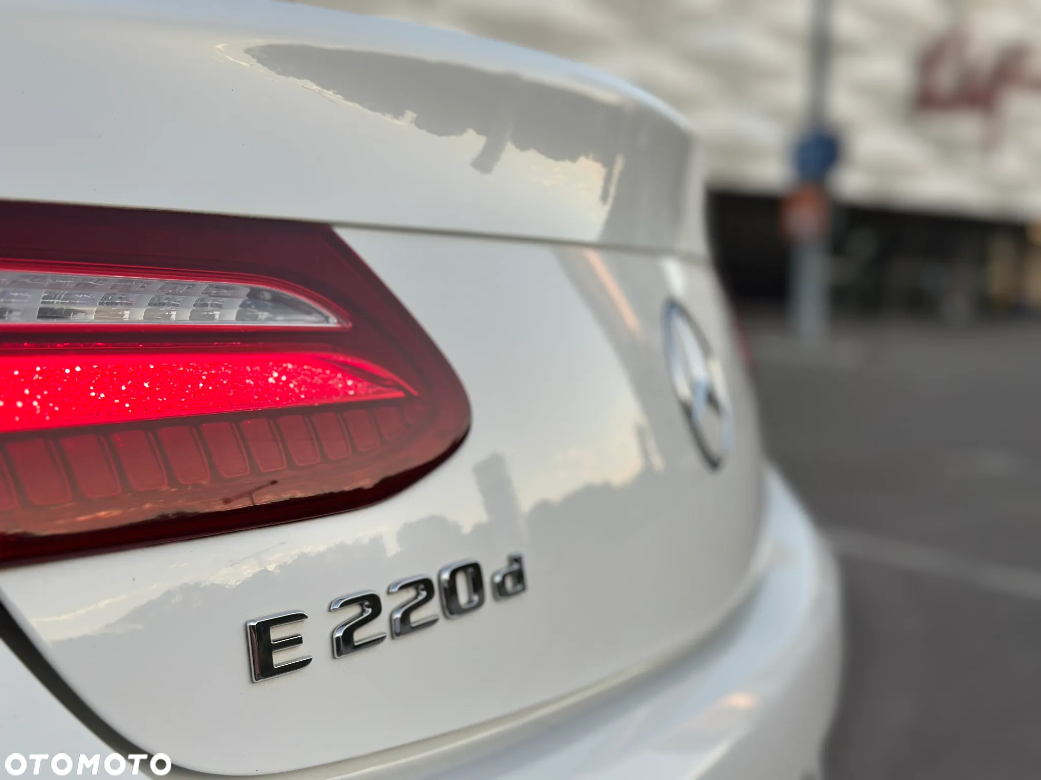Mercedes-Benz Klasa E 220 d Coupe 9G-TRONIC - 4