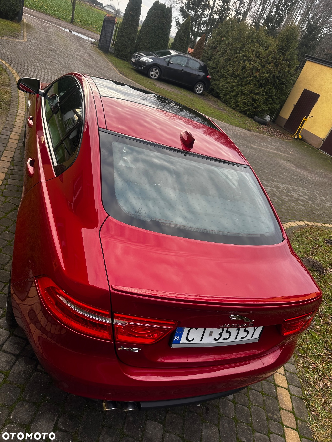Jaguar XE 2.0 D R-Sport - 6