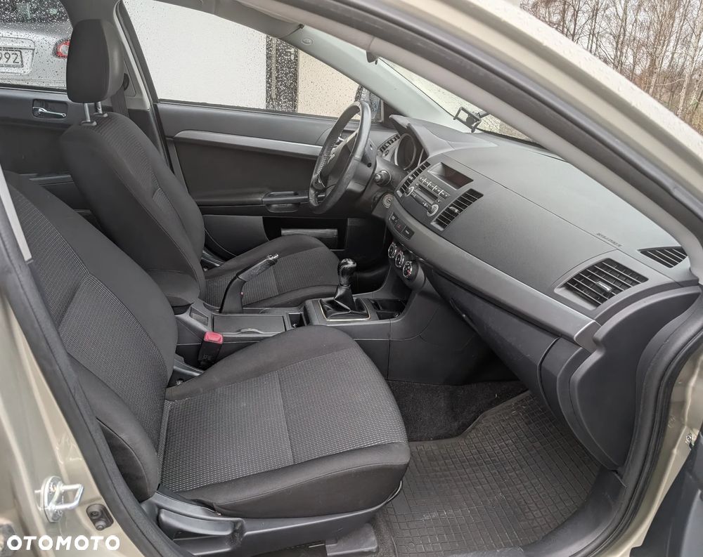 Mitsubishi Lancer 1.6 Invite - 8