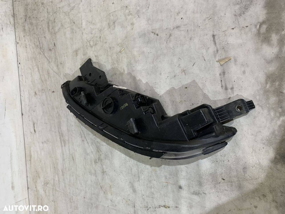 Far dreapta, Hyundai Kona, facelift, 2020, 2021, 2022, 2023, cod origine OE 92208-J9600. - 3