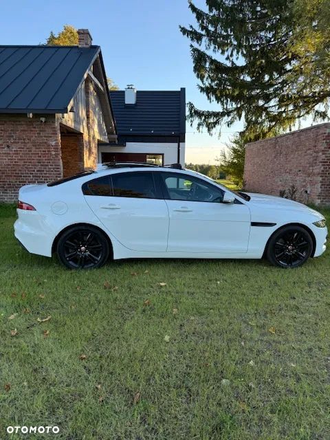 Jaguar XE 2.0 P250 R-Dynamic SE - 1