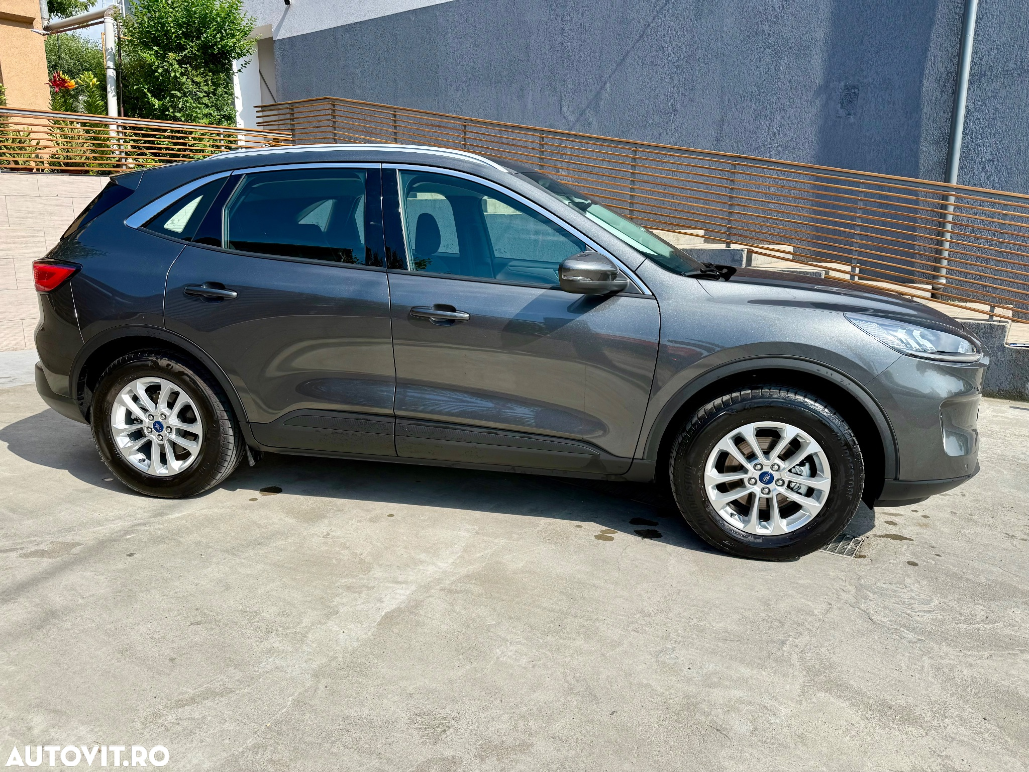 Ford Kuga 2.5 Duratec FHEV AWD Titanium - 4