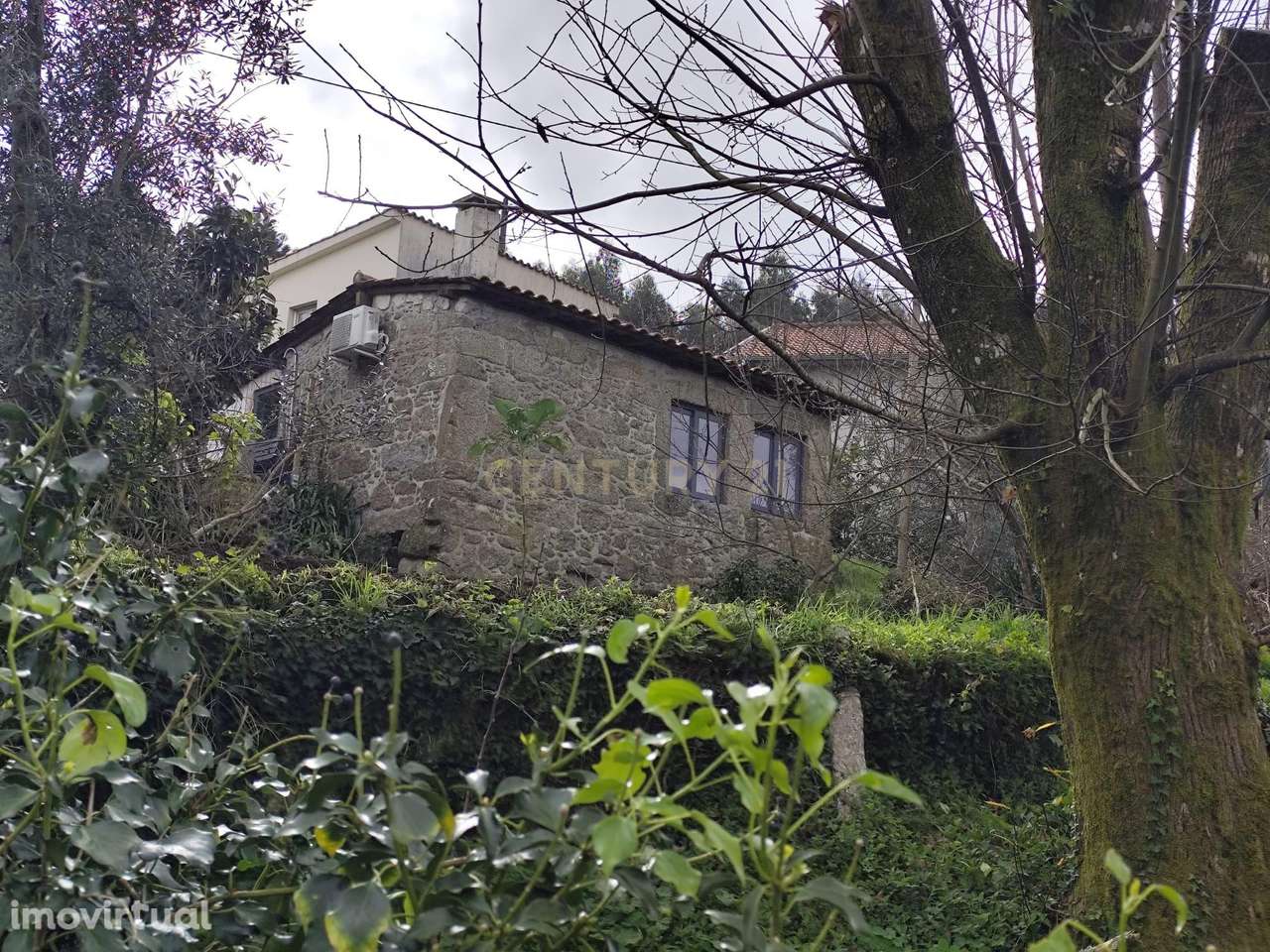 Casa em Pedra Renovada com vistas Panorâmicas - Grande imagem: 2/31