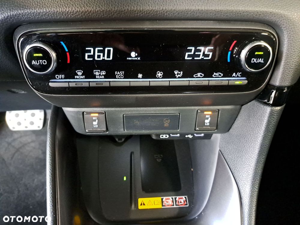 Toyota Yaris Hybrid 1.5 GR Sport - 26