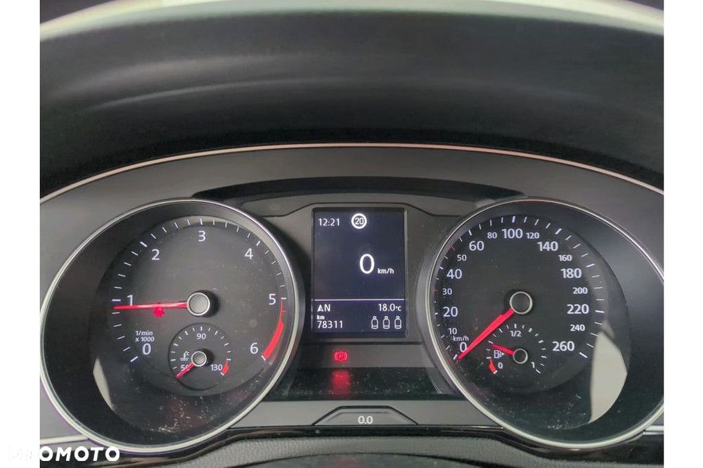 Volkswagen Passat - 6