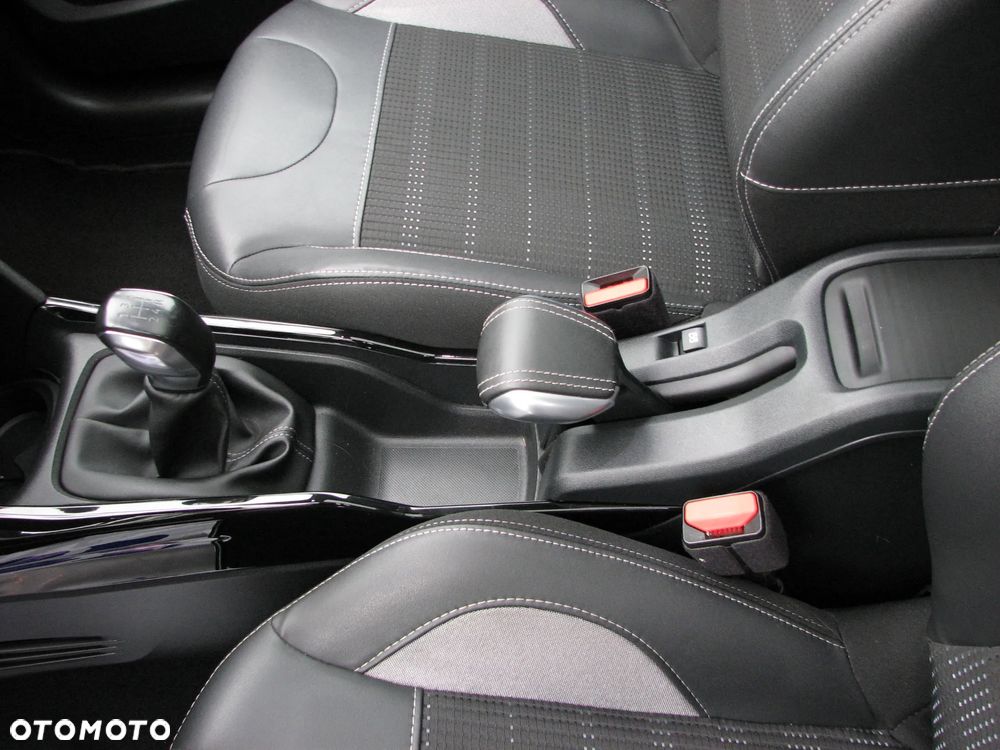 Peugeot 2008 BlueHDi 100 STOP & START Allure - 28