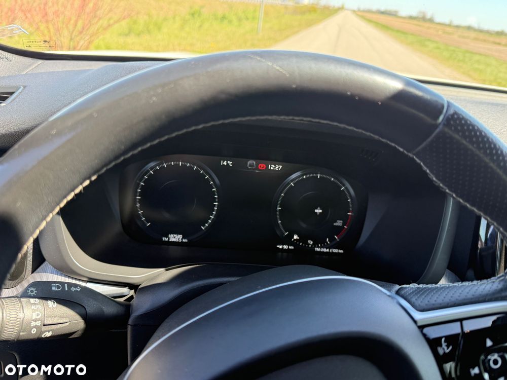 Volvo XC 60 D4 R-Design - 9