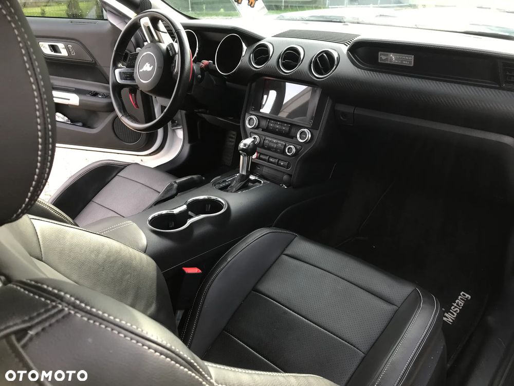 Ford Mustang - 25