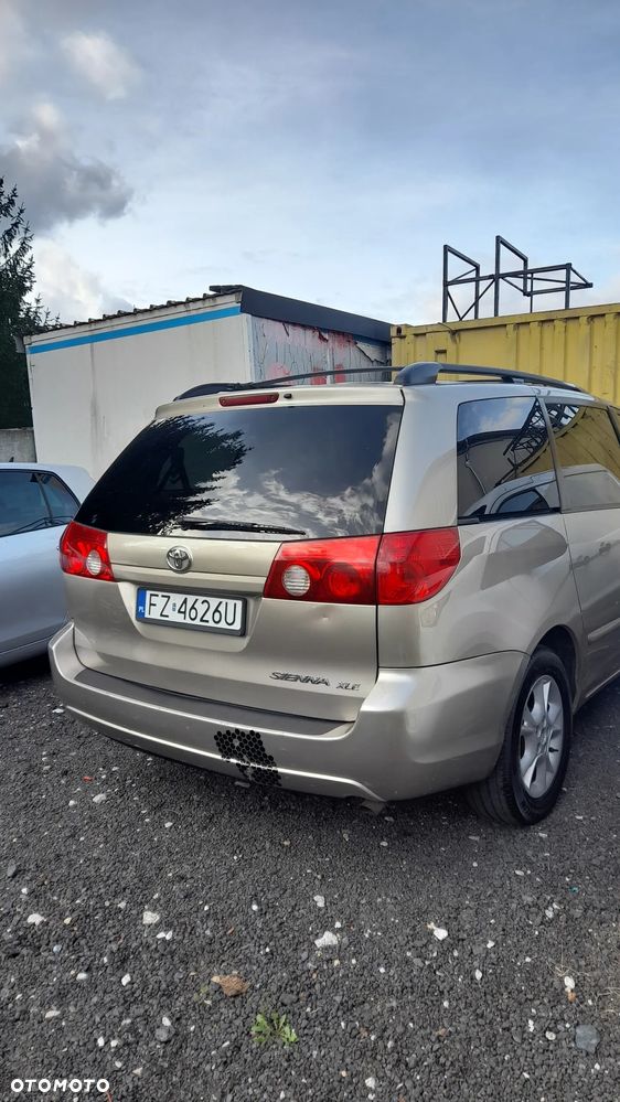 Toyota Sienna 3.3 LE AWD - 3