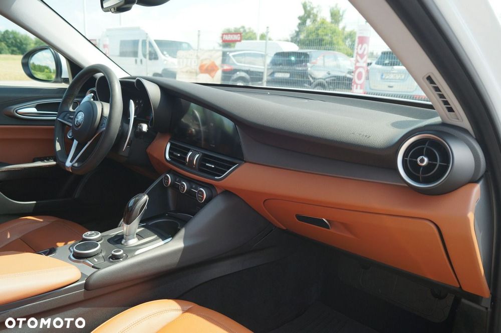 Alfa Romeo Giulia - 19