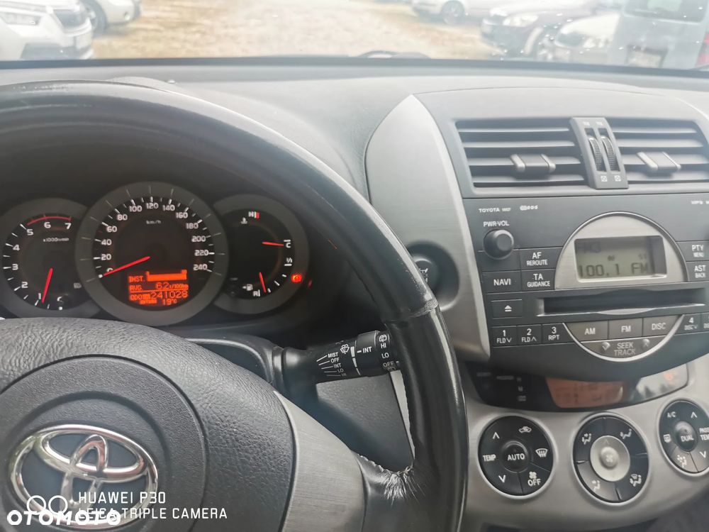 Toyota RAV4 2.2 D-4D Sol - 8