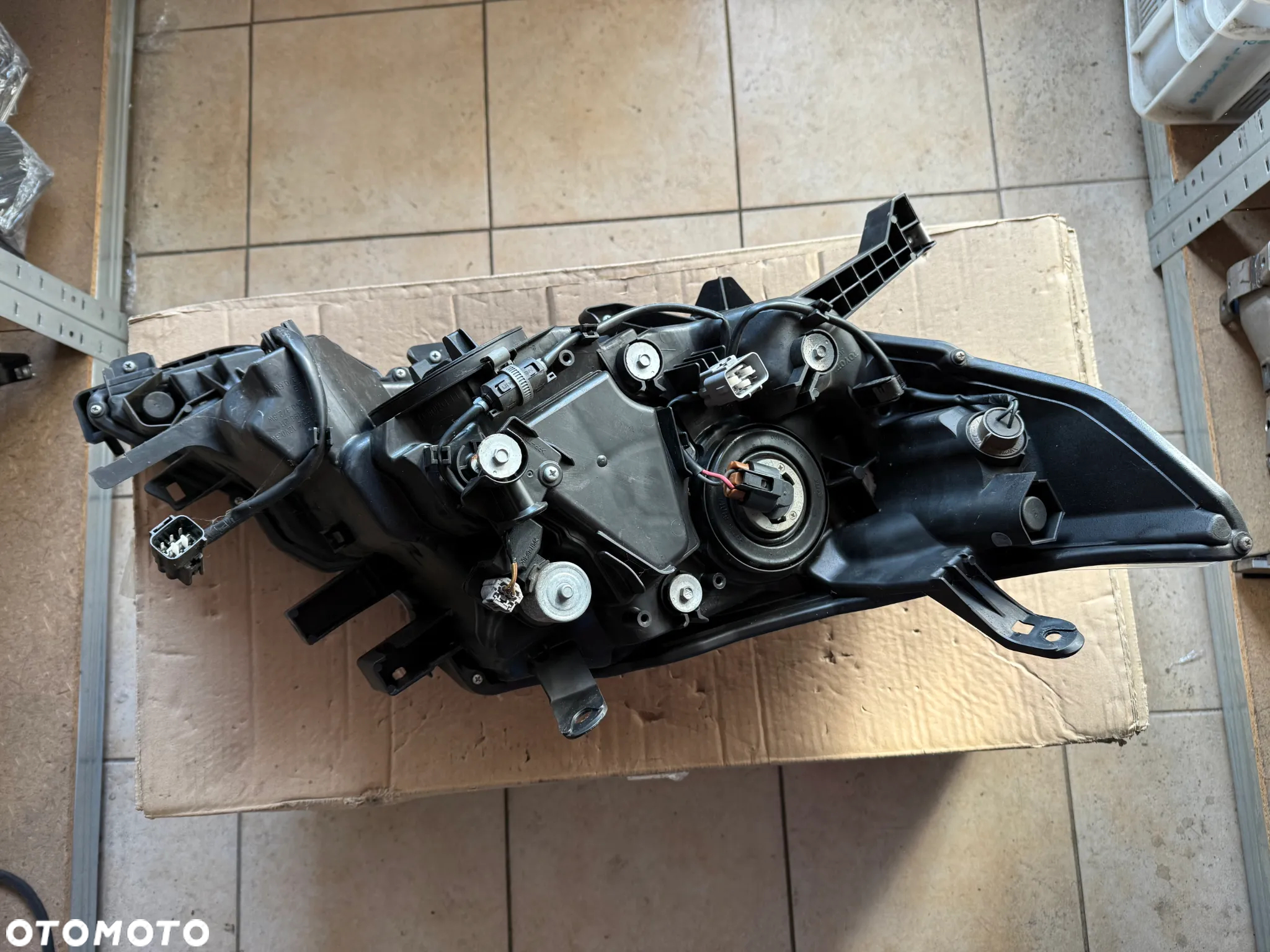 Reflektor / lampa przód przednia lewa Toyota Land Cruiser 150 PRADO LIFT - oryginalna - 2