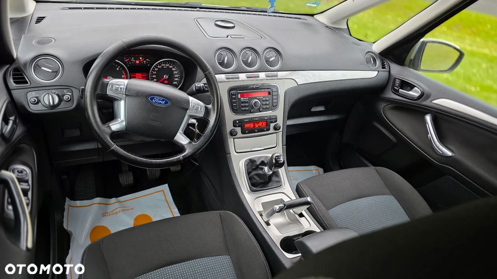 Ford Galaxy - 9