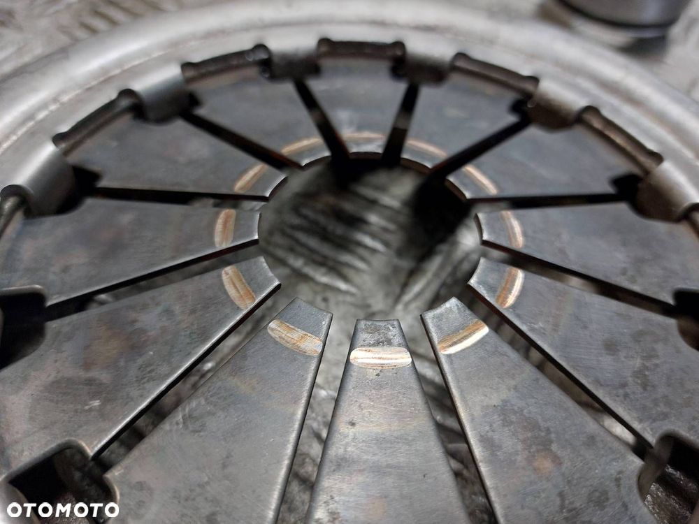 SPRZĘGŁO TARCZA + DOCISK + ŁOŻYSKO OPOROWE AGILA A 1.2 16V - 2