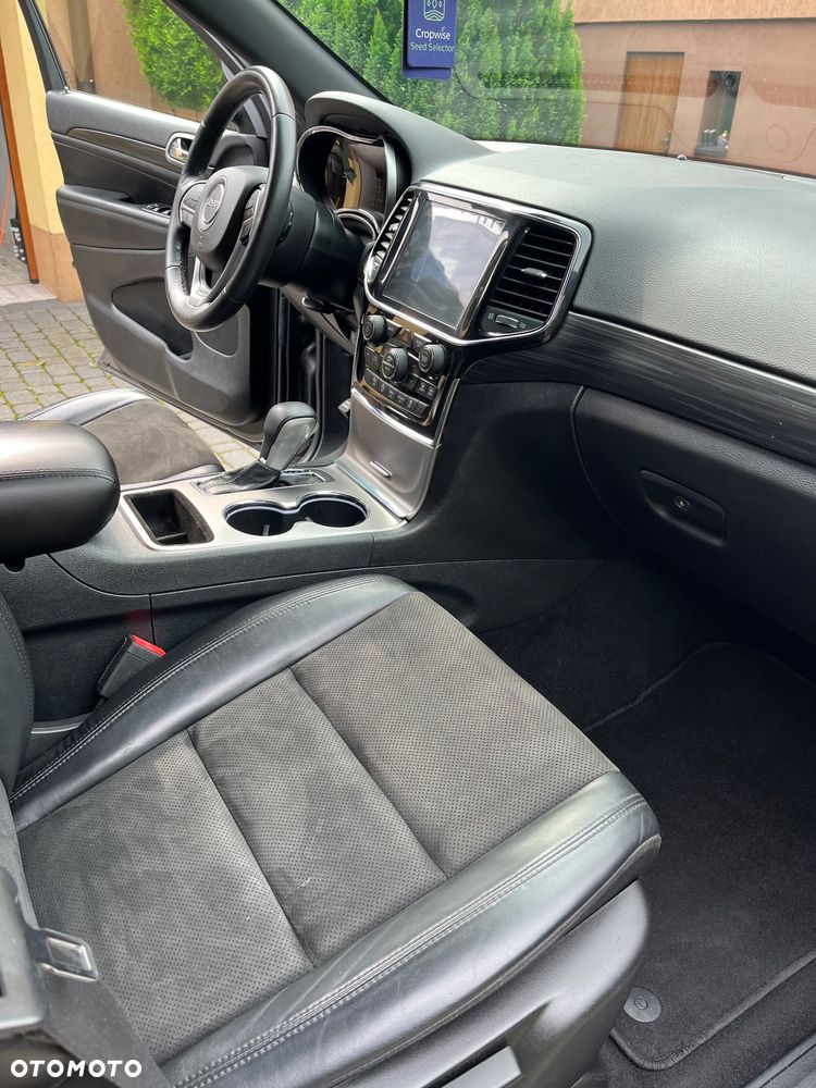 Jeep Grand Cherokee - 16