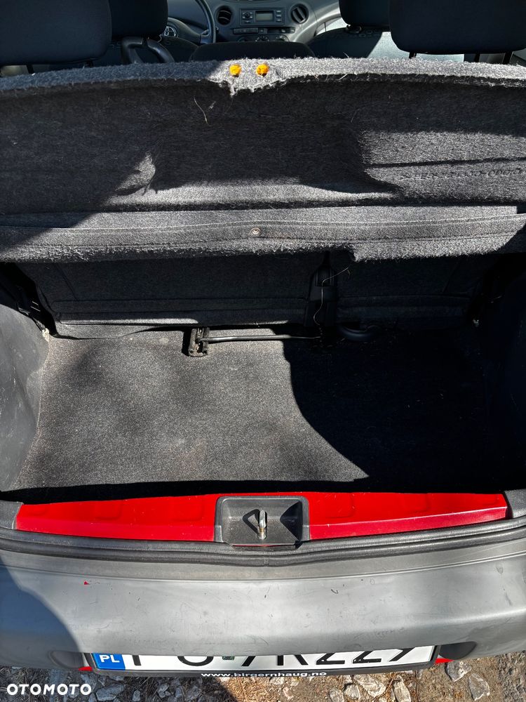 Toyota Yaris - 11