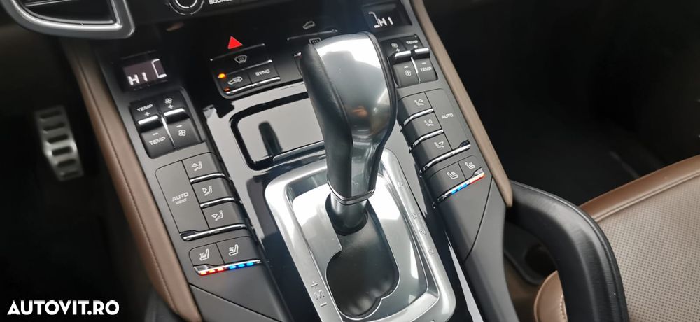 Porsche Cayenne - 18
