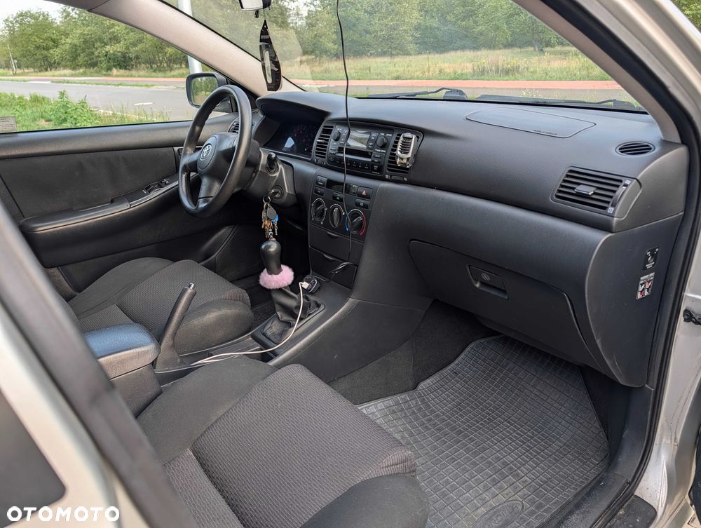 Toyota Corolla - 4
