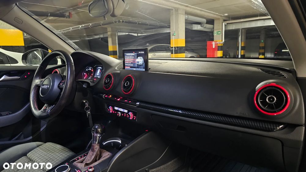 Audi A3 Sportback 2.0 TDI S tronic S line Sportpaket - 24