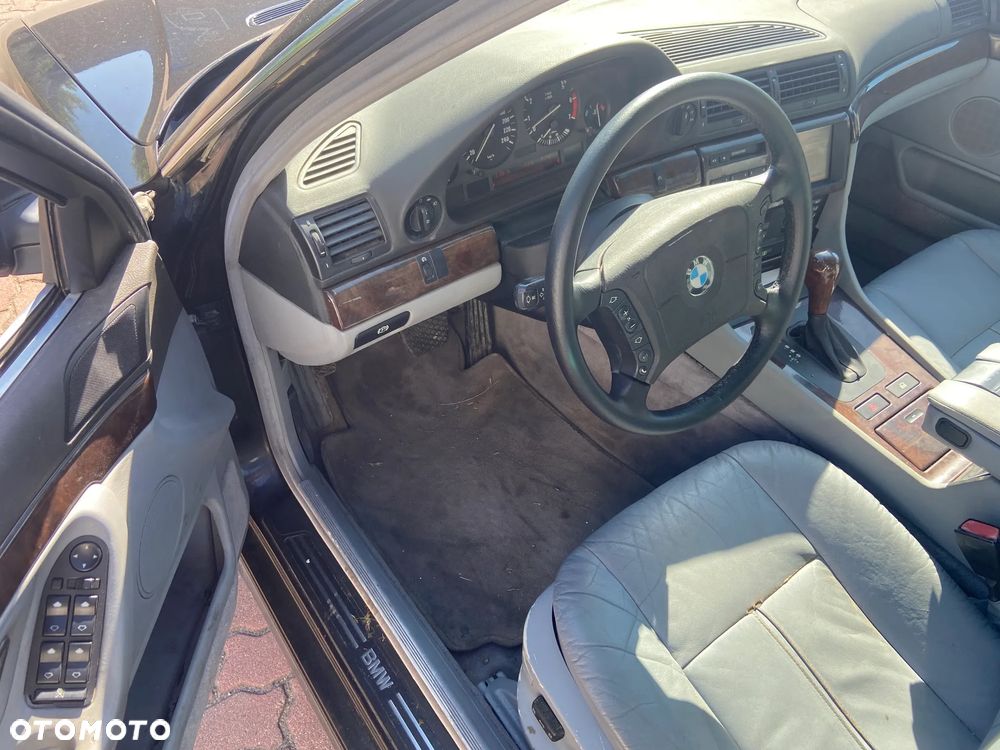 BMW Seria 7 740i V8 - 9