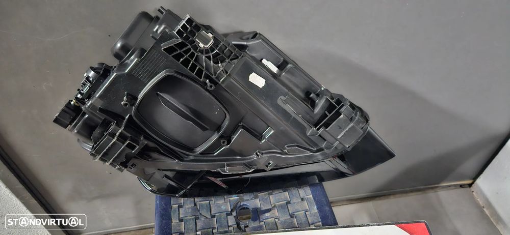 Farol esq audi Q2 - 4