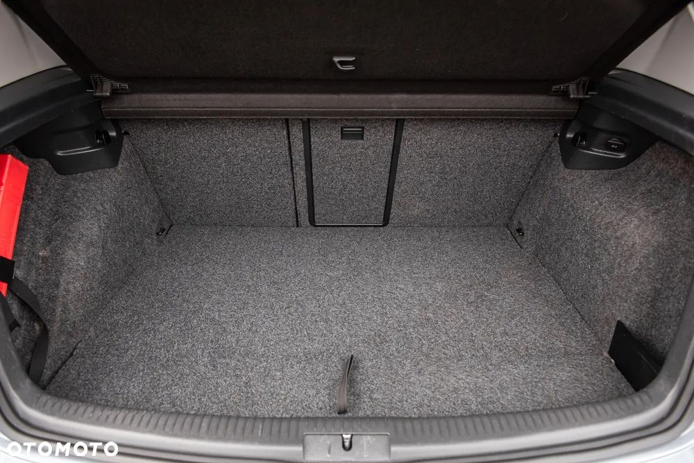 Volkswagen Golf - 25