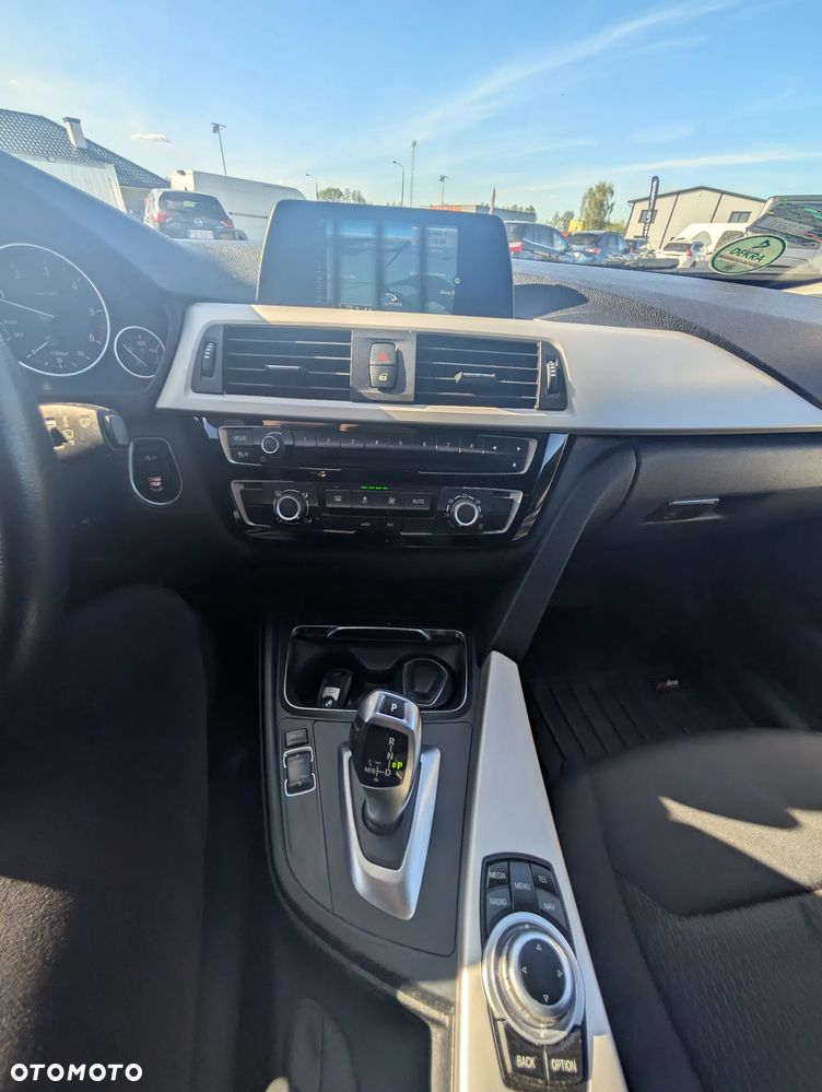 BMW Seria 3 318d - 16