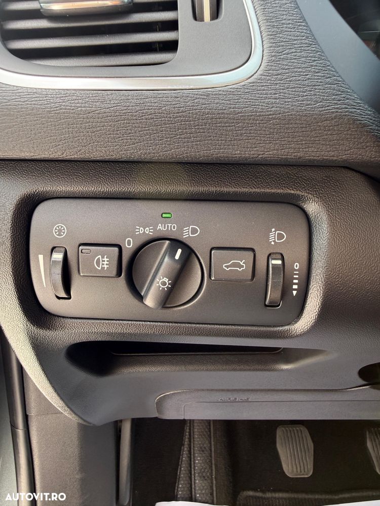 Volvo V40 D4 Inscription - 26