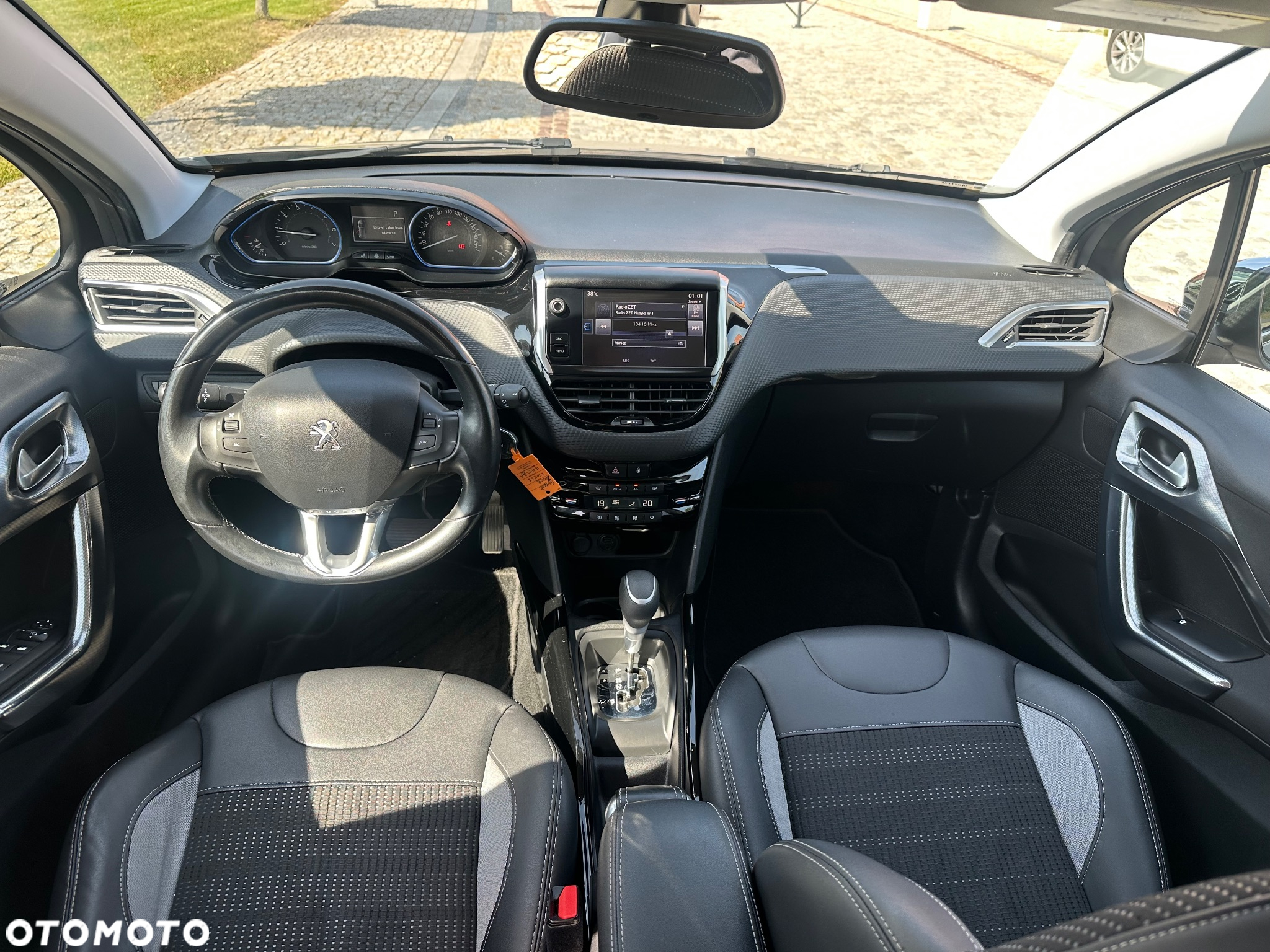 Peugeot 2008 1.2 Pure Tech GPF Signature S&S EAT6 - 11