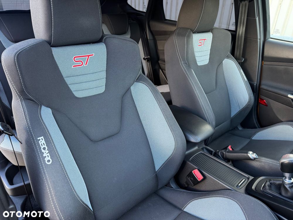 Ford Focus ST - 16