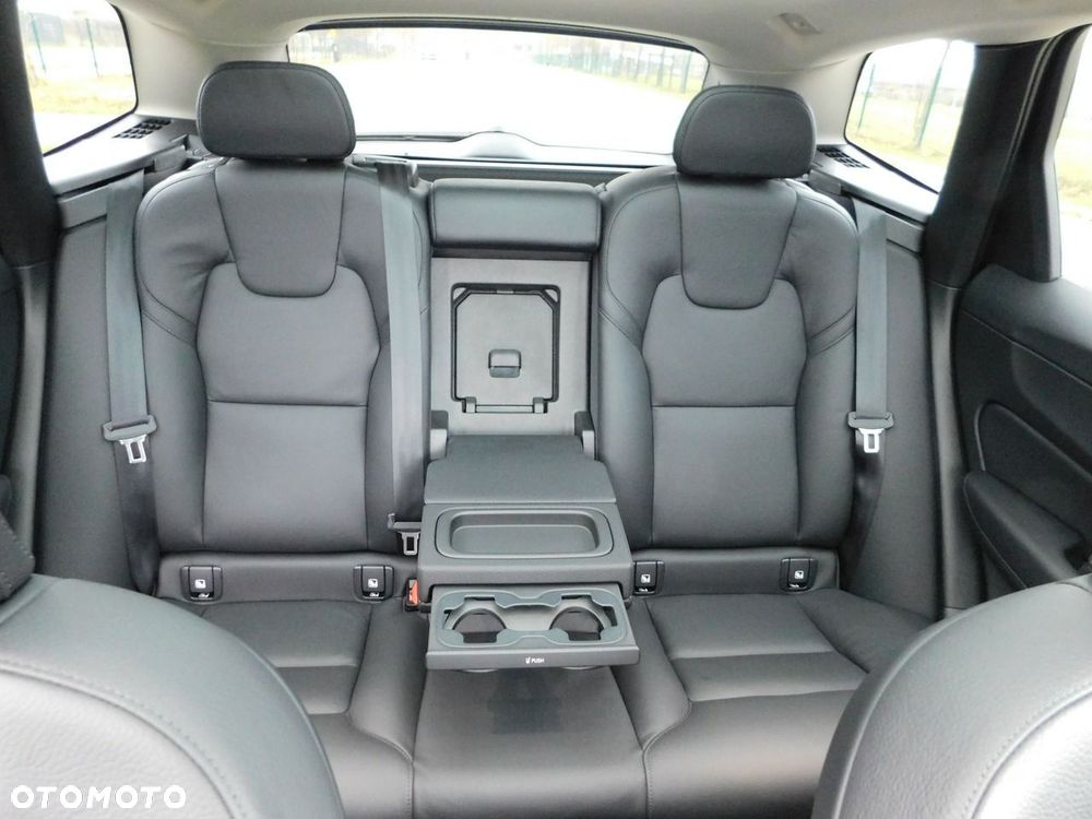 Volvo XC 60 D4 Momentum Pro - 10