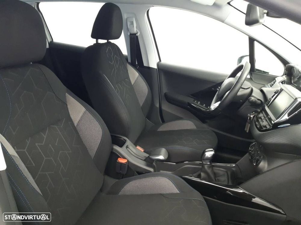 Peugeot 2008 1.2 PureTech Signature - 6