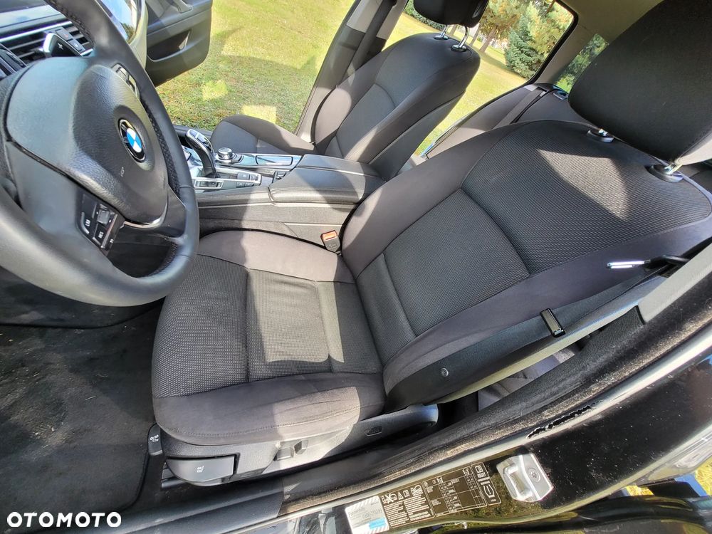 BMW Seria 5 525d xDrive - 15
