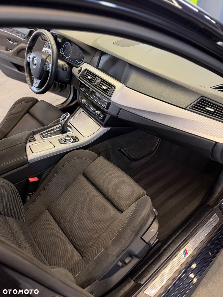 BMW Seria 5 520i Sport-Aut - 24