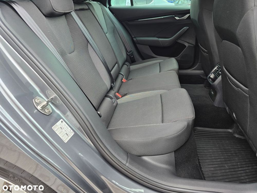 Skoda Octavia 1.5 TSI mHEV Selection DSG - 10