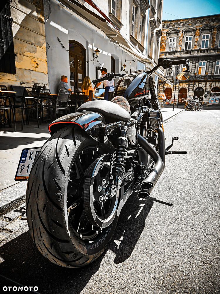 Harley-Davidson Sportster Iron 883 - 2