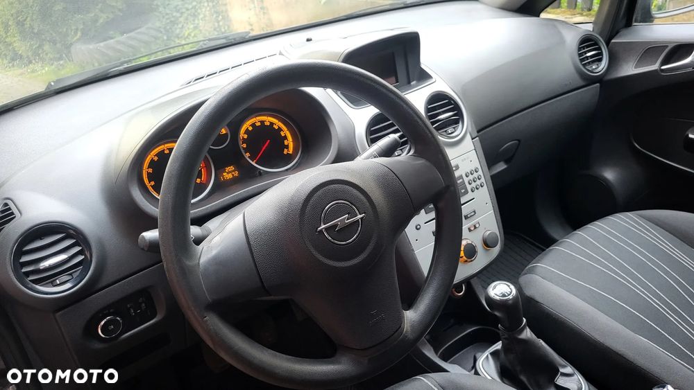 Opel Corsa 1.4 16V Cosmo - 10
