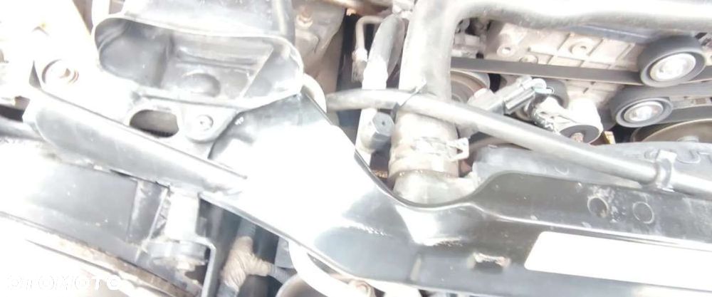 Jeep Cherokee 2.4 Sport - 32