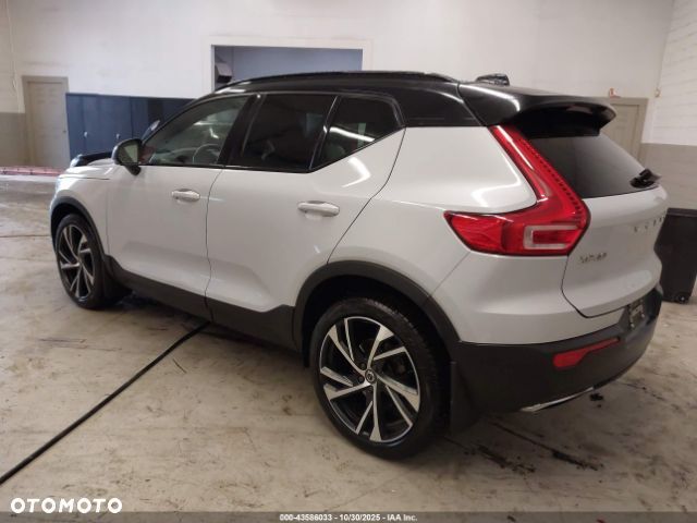 Volvo XC 40 T5 AWD R-Design - 4