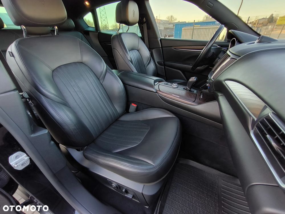 Maserati Levante Q4 Executive - 35