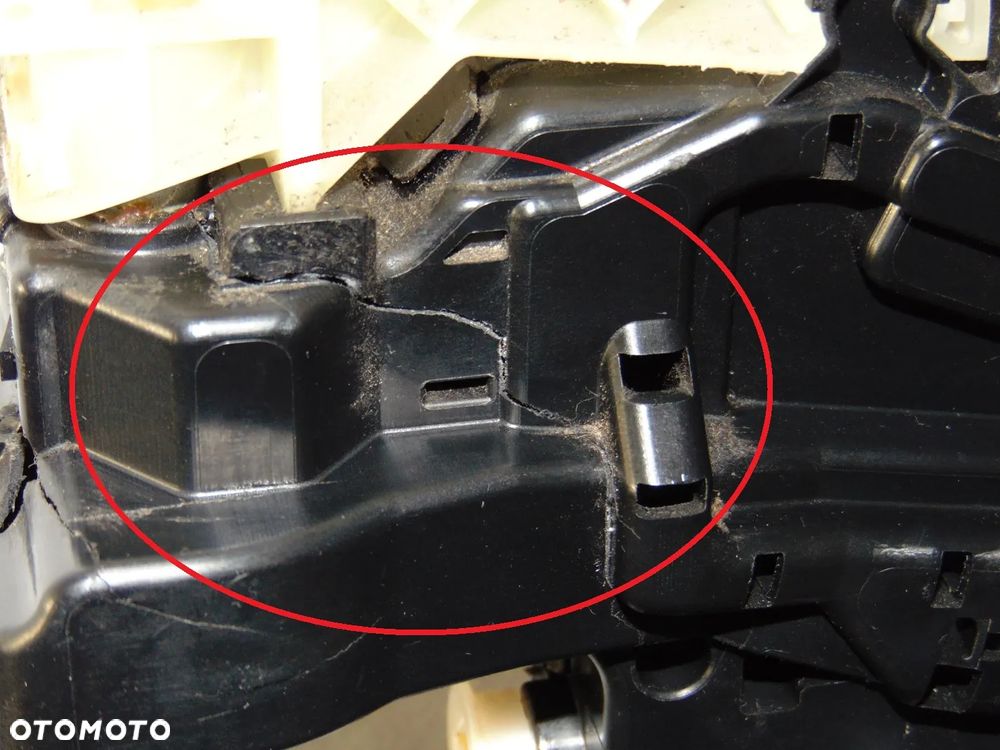 ORYGINAŁ zamek boczny tylny tył lewy mechanizm zamka drzwi przesuwnych 2K0843653BD VW Volkswagen Caddy 3 III 03-15r - 17