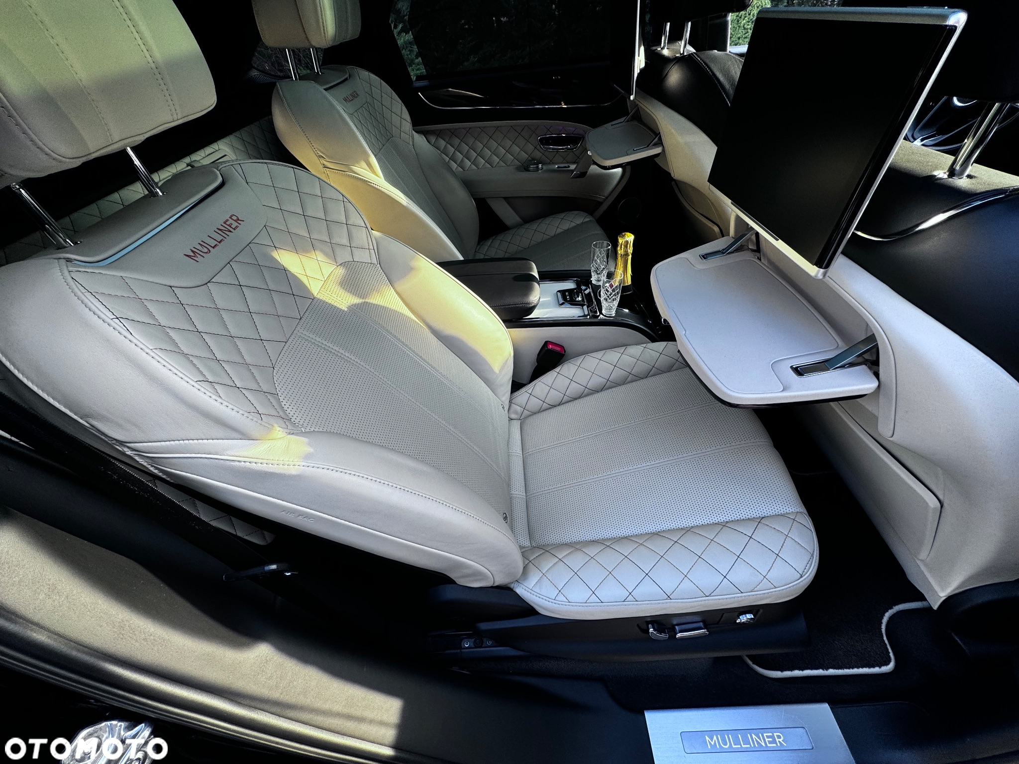 Bentley Bentayga W12 Mulliner - 16