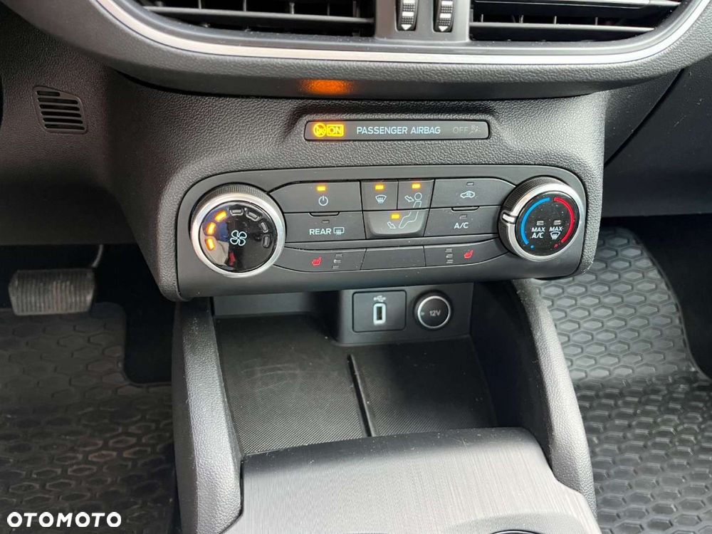 Ford Focus Turnier 1.5 EcoBlue Start-Stopp-System TITANIUM - 16