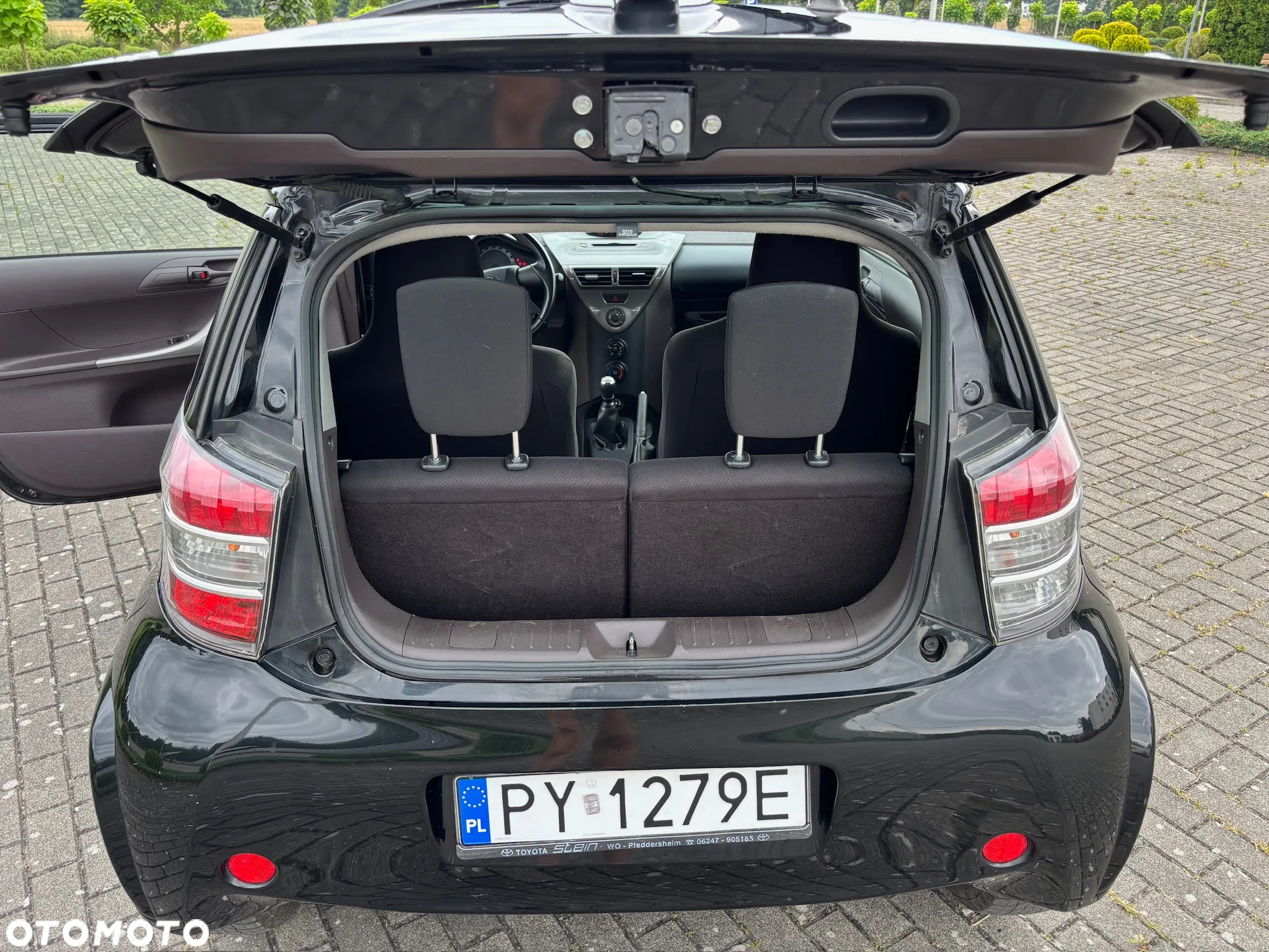 Toyota iQ - 8