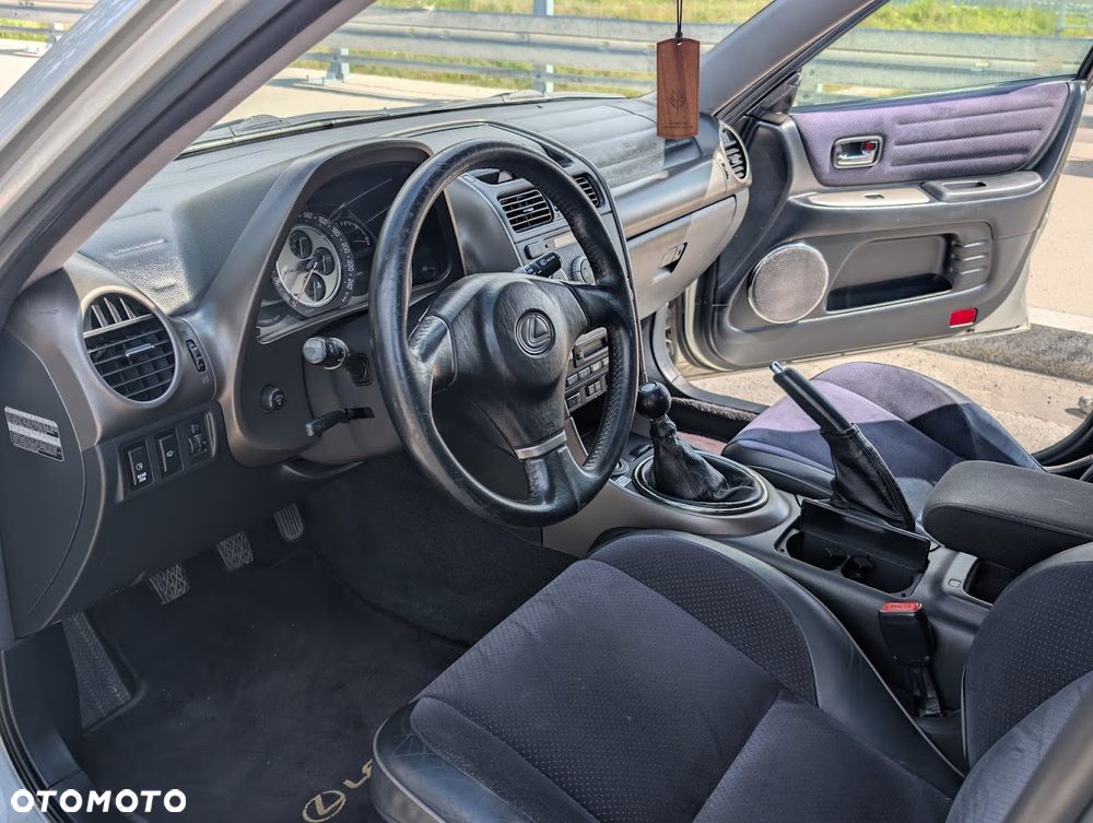 Lexus IS 200 SportCross - 7