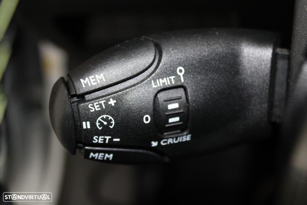 Peugeot e-2008 54 kWh GT - 18