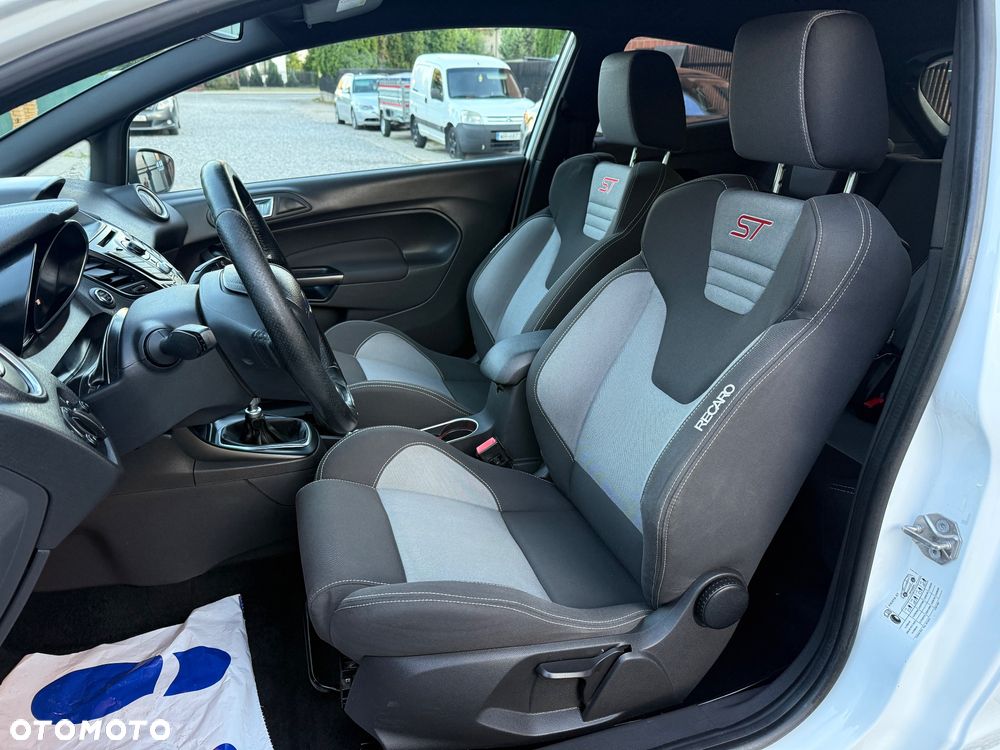Ford Fiesta 1.6 EcoBoost ST - 28