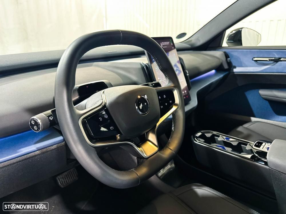 Volvo EX30 Single Motor Extended Range RWD Plus - 20