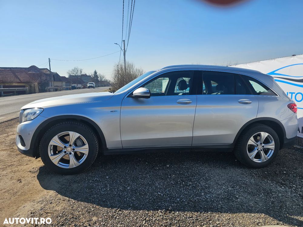 Mercedes-Benz GLC 250 d 4MATIC 9G-TRONIC AMG Line - 2